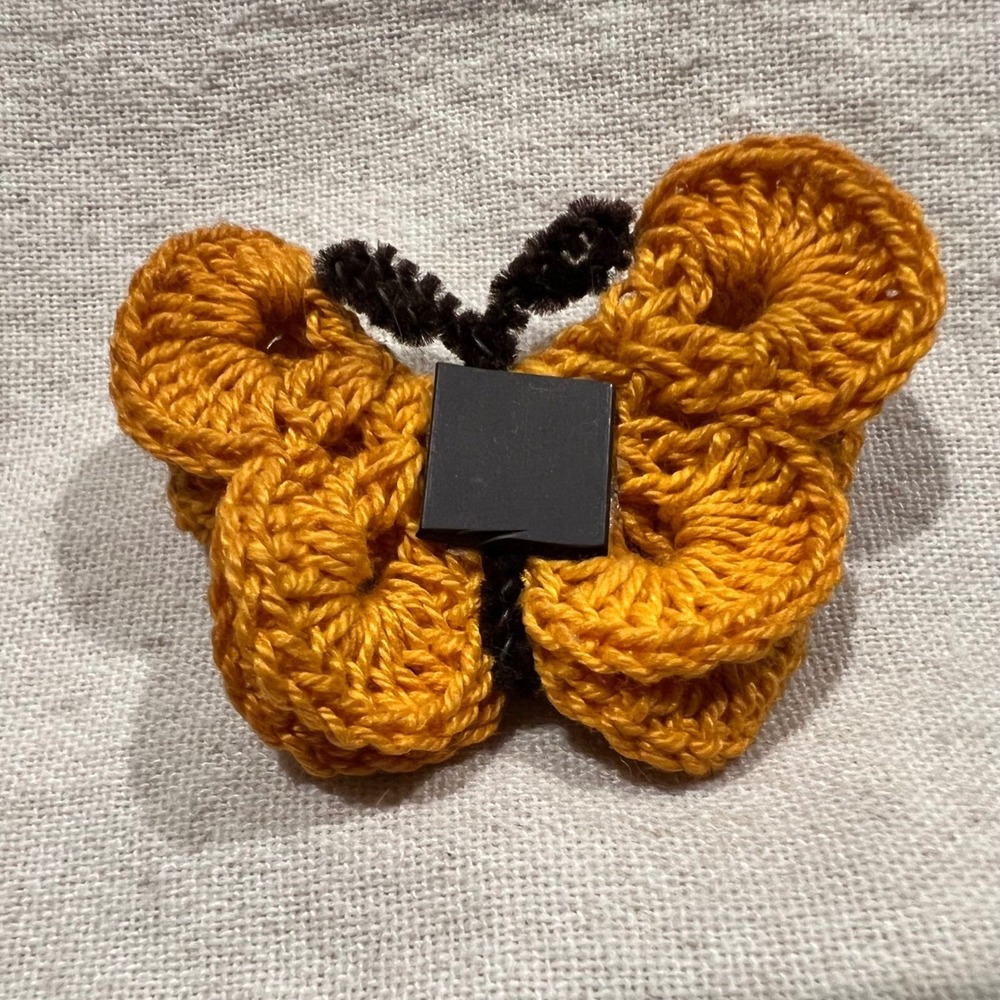 Vintage Homemade Refrigerator Magnets Lot Crochet Butterfly Skillet Chip Clip Jr